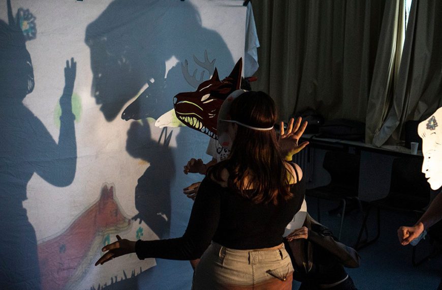 Fantasiewelt aus eigenen Schatten, Licht und Musik